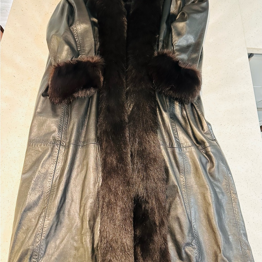 VERICCI Black Leather & Black Fox Fur Drama Coat Plus - Picture 4 of 5